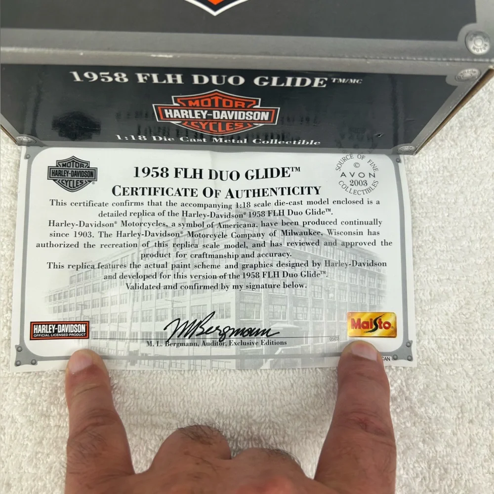 NIB - Maisto (Avon) Harley-Davidson 1958 FLH Duo Glide 1:18 Die Cast Collectible